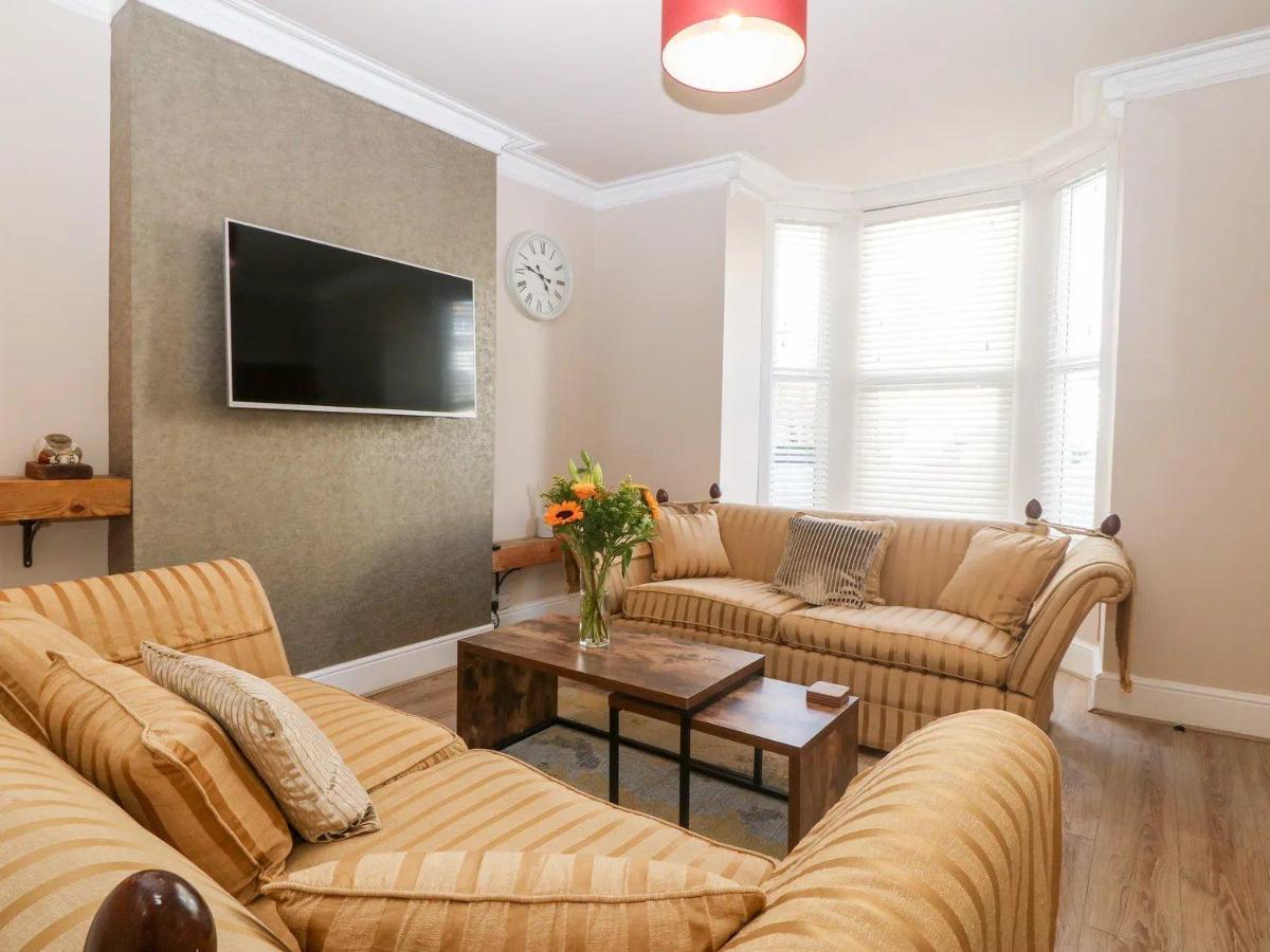3 Bedroom In Town Centre