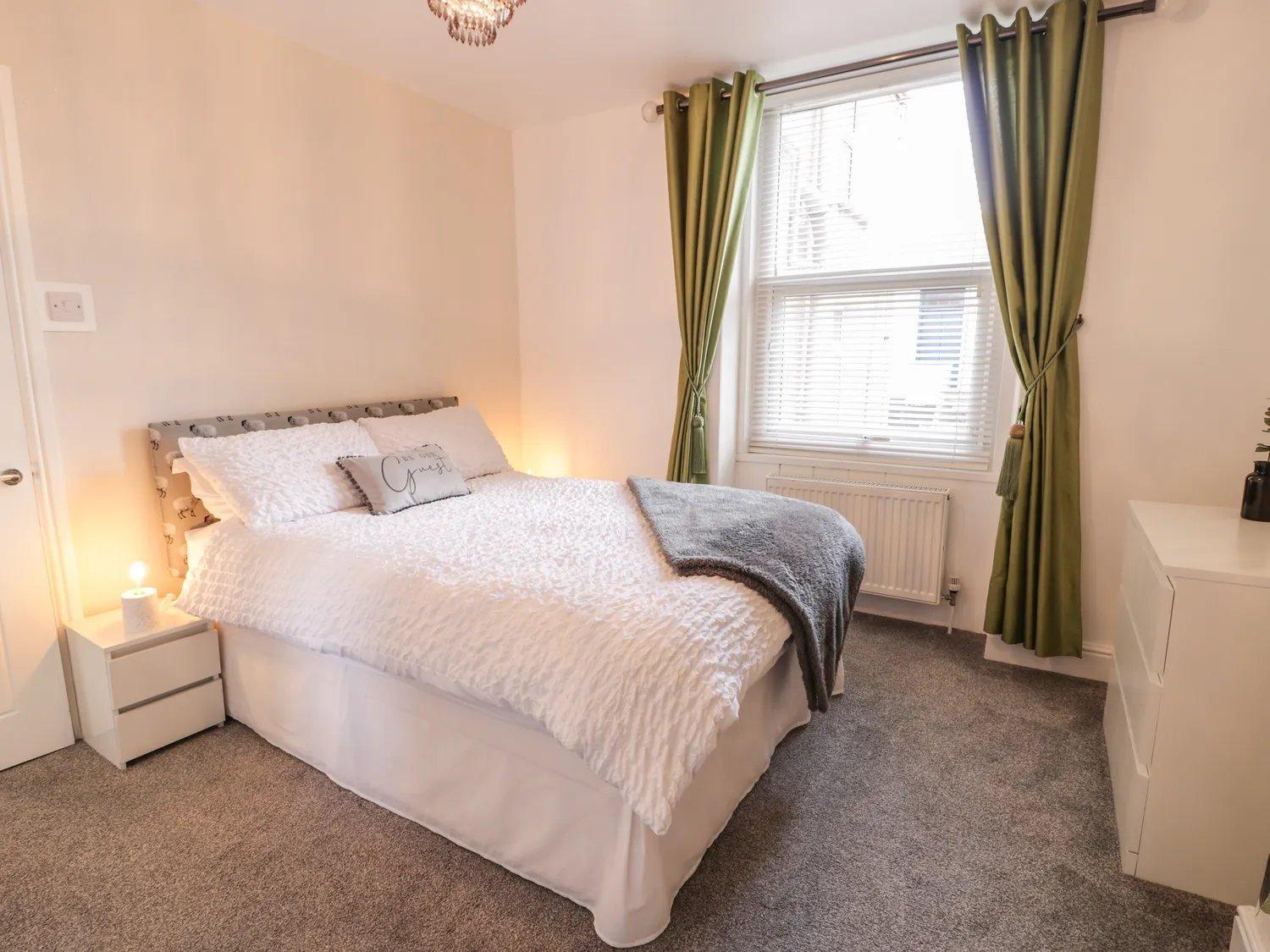 3 Bedroom In Town Centre