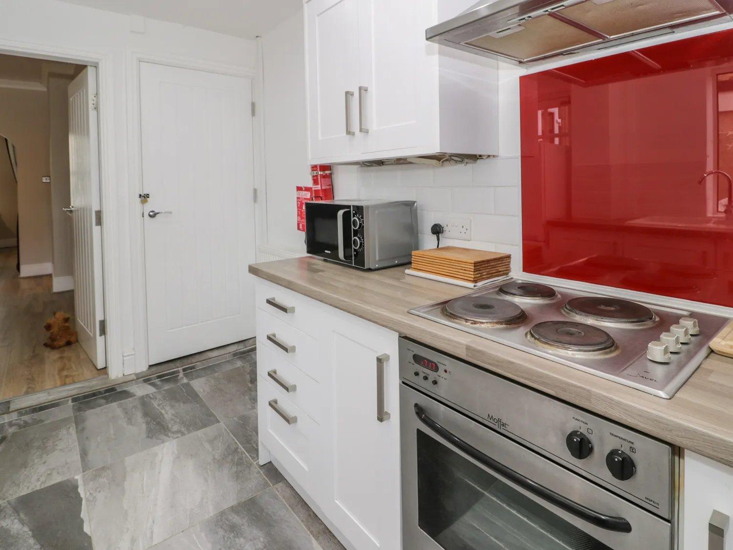 3 Bedroom In Town Centre Apartment *
